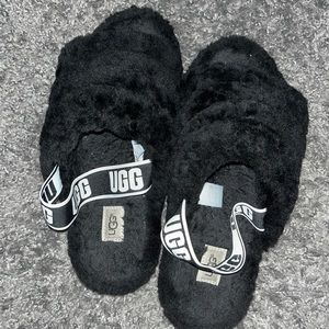 Black uggs slippers